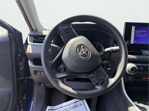 Used 2025 Toyota RAV4 XLE AWD/4WD image 18