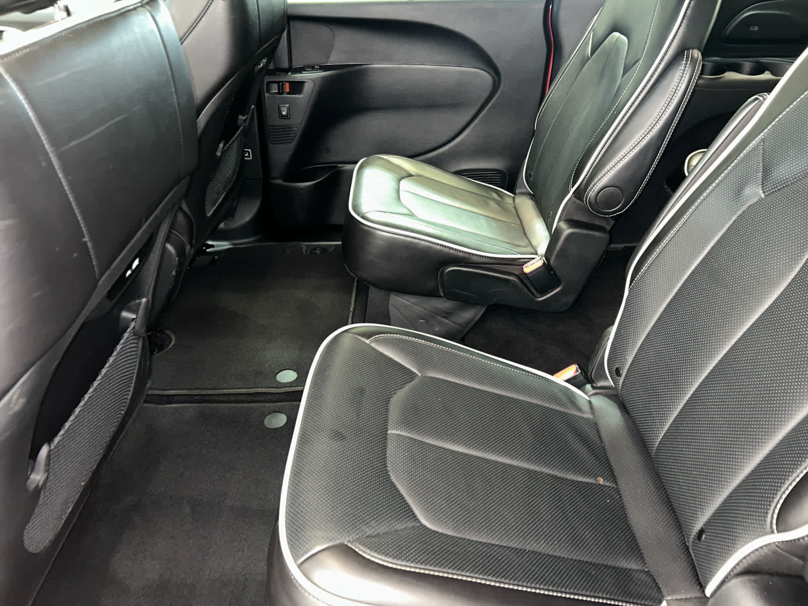 Used 2026 Chrysler Pacifica Limited w/ S Appearance Package FWD image 10