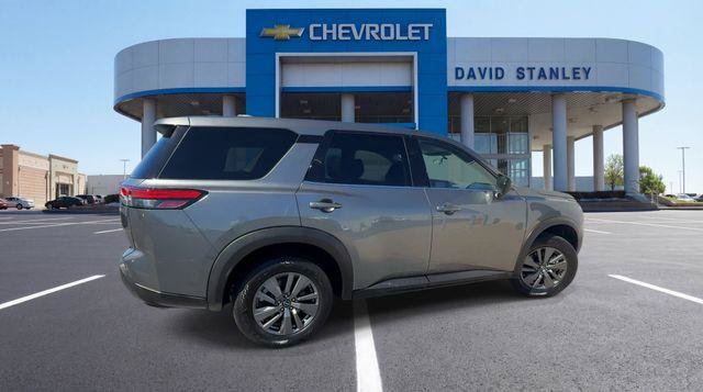 Used 2024 Nissan Pathfinder S FWD image 8