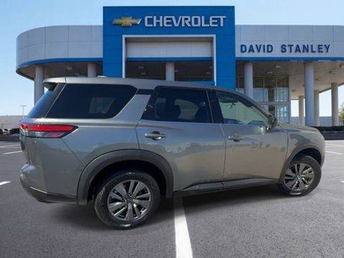 Used 2024 Nissan Pathfinder S FWD image 8