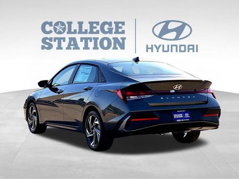 Used 2025 Hyundai Elantra Sport w/ Cargo Package FWD image 8