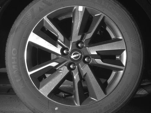 Used 2025 Nissan Versa SV image 15