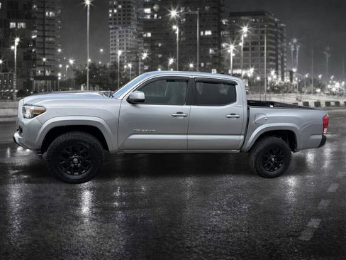 Used 2017 Toyota Tacoma SR5 w/ Tow Package AWD/4WD image 3