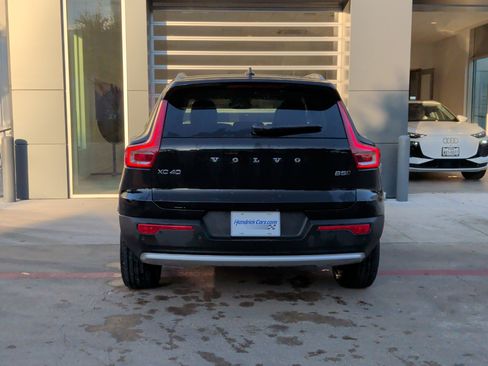Used 2025 Volvo XC40 B5 Core image 8