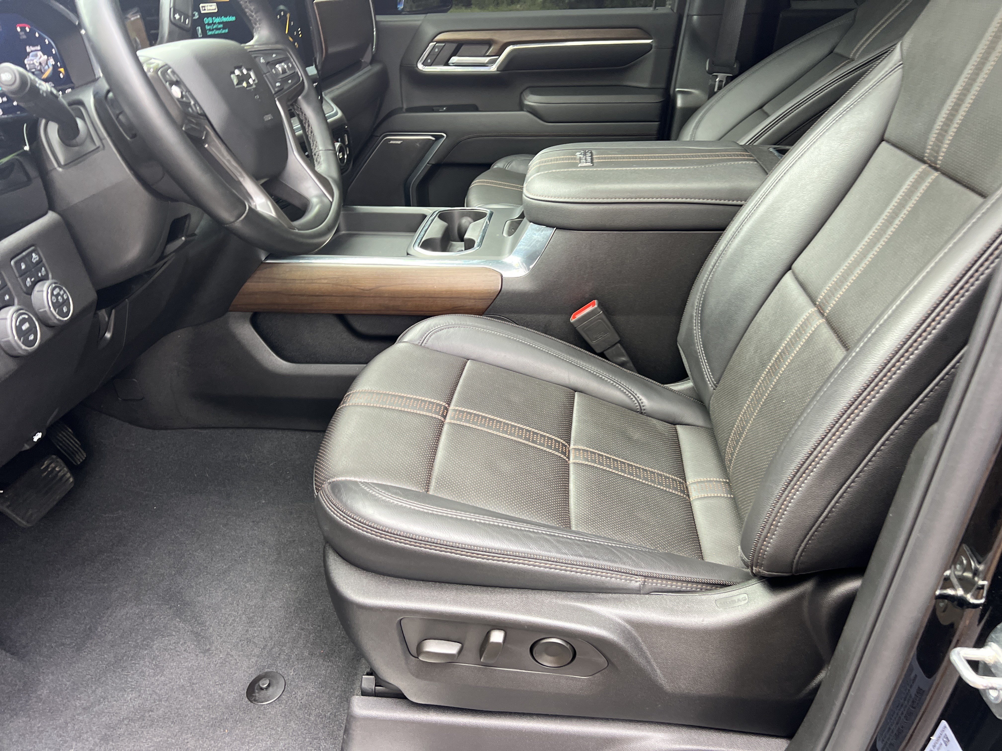Certified 2024 Chevrolet Silverado 2500 High Country w/ High Country Premium Package AWD/4WD image 9