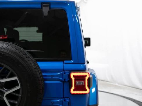 Used 2024 Jeep Wrangler Sahara image 34