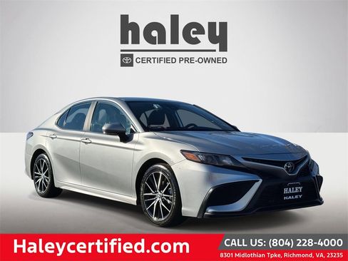 Used 2023 Toyota Camry SE image 1