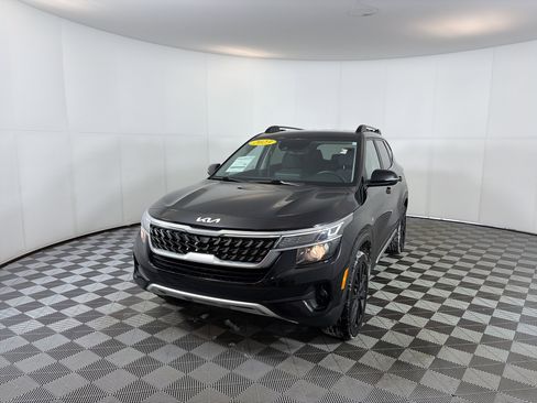 Certified 2023 Kia Seltos Nightfall Edition image 2