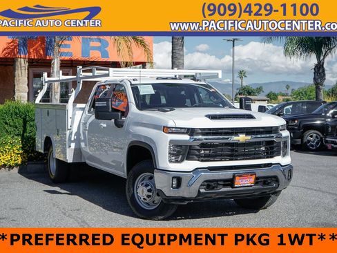 Used 2025 Chevrolet Silverado 3500 LT w/ Convenience Package image 2