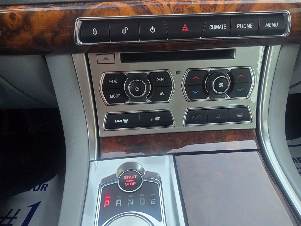 Used 2013 Jaguar XF RWD image 23