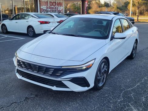 Used 2025 Hyundai Elantra SEL image 6