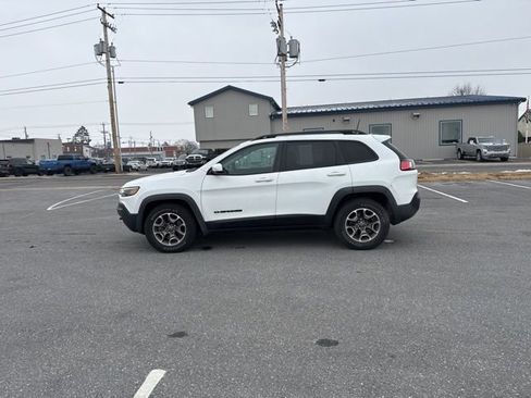 Used 2020 Jeep Cherokee Latitude w/ Quick Order Package 26F North image 2