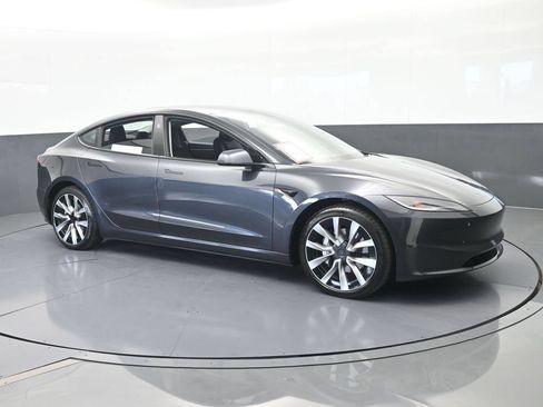 Used 2025 Tesla Model 3 Long Range RWD image 8