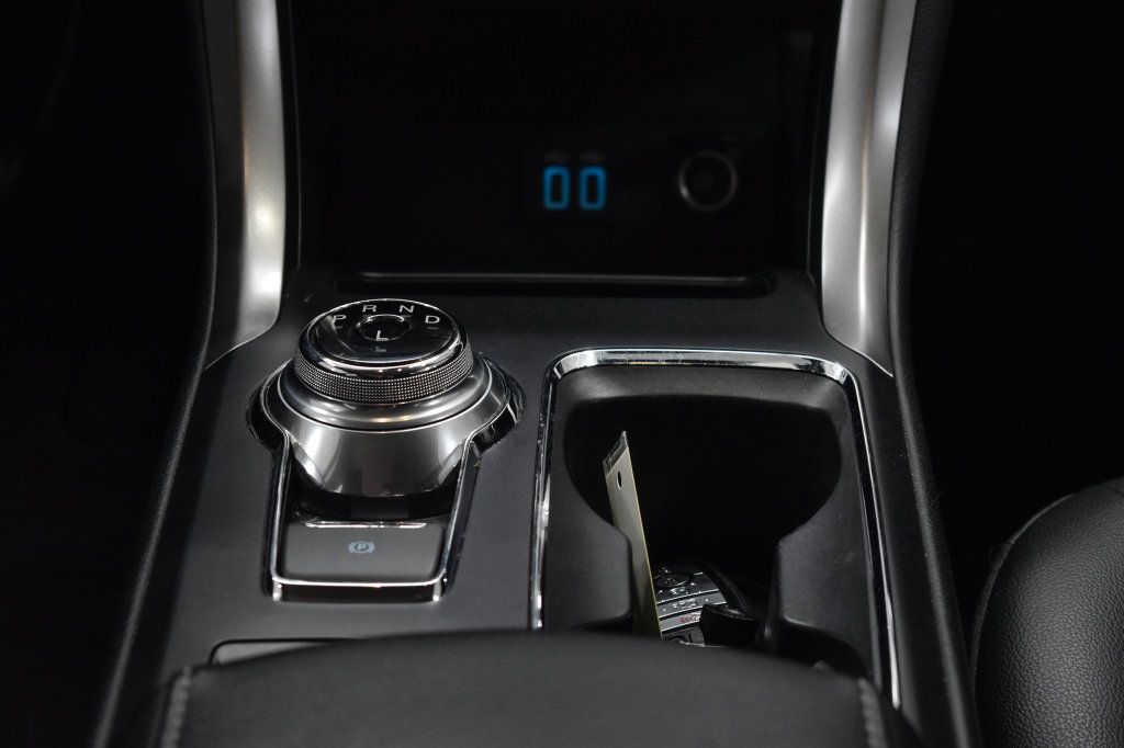 Used 2020 Ford Fusion SEL FWD image 27