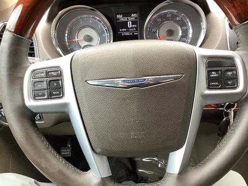Used 2012 Chrysler Town & Country Limited image 48