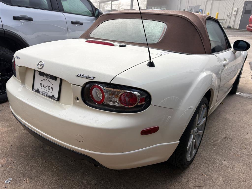 Used 2007 MAZDA MX-5 Miata Grand Touring w/ Premium Pkg RWD image 6