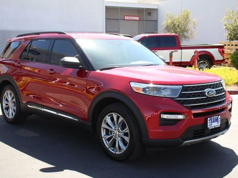 Certified 2024 Ford Explorer XLT w/ Equipment Group 202A RWD image 11