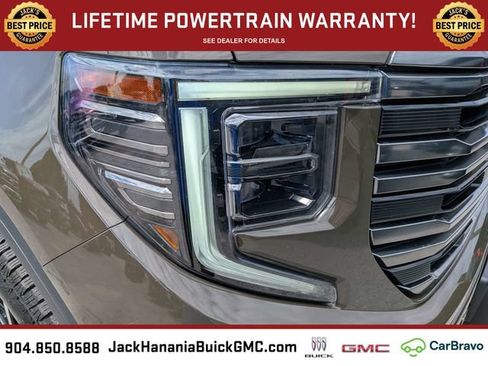 Used 2024 GMC Sierra 1500 AT4 w/ Technology Package AWD/4WD image 8