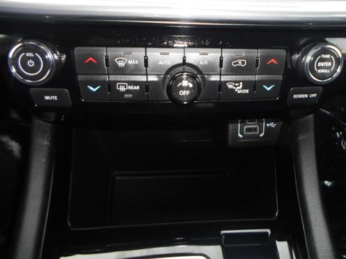 Certified 2024 Jeep Compass Limited image 12