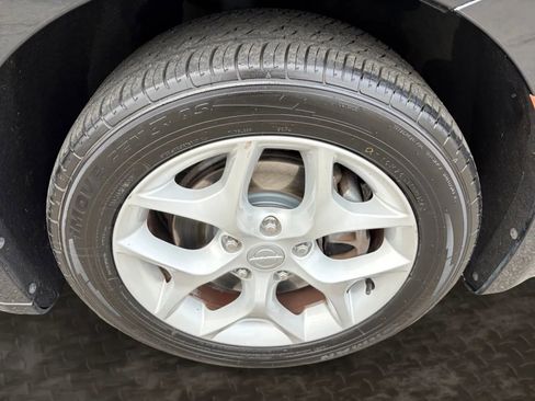 Used 2018 Chrysler Pacifica Touring Plus w/ Tire & Wheel Group image 41