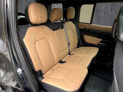 Used 2025 Land Rover Defender 110 V8 image 25