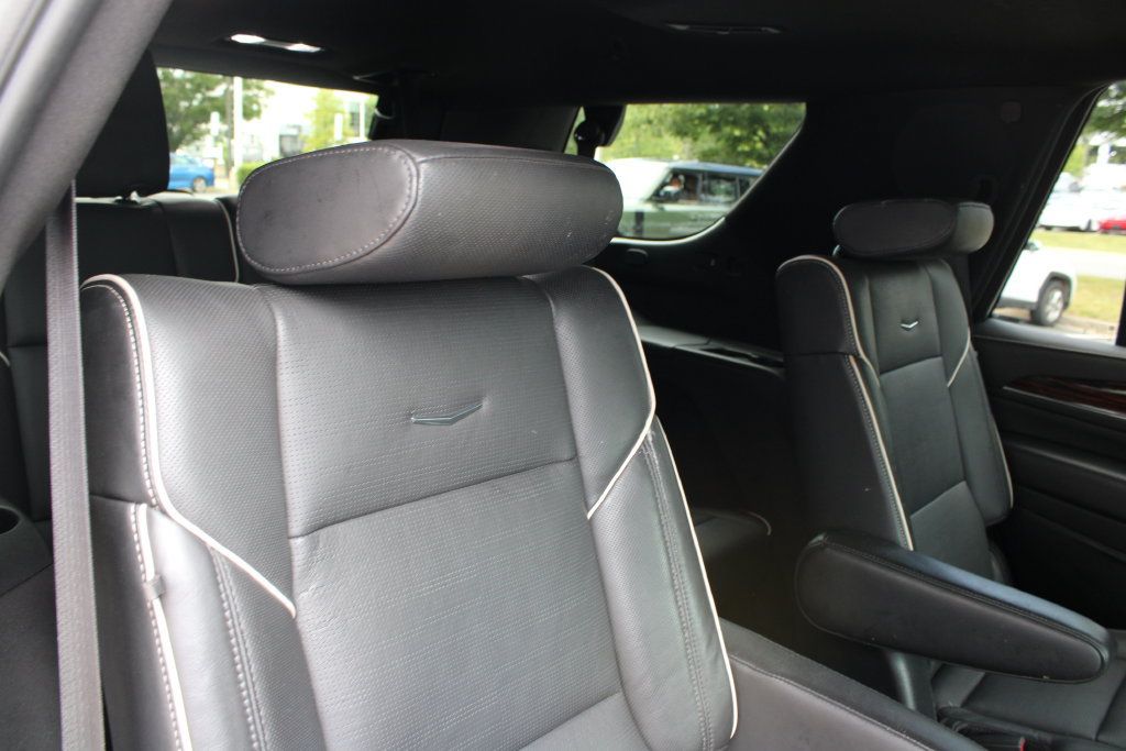 Used 2021 Cadillac Escalade Premium Luxury AWD/4WD image 27