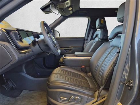 Used 2025 Rivian R1T Adventure Dual AWD/4WD image 15