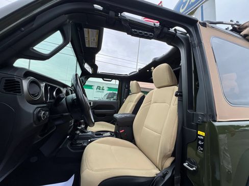 Used 2021 Jeep Wrangler Sport AWD/4WD image 39