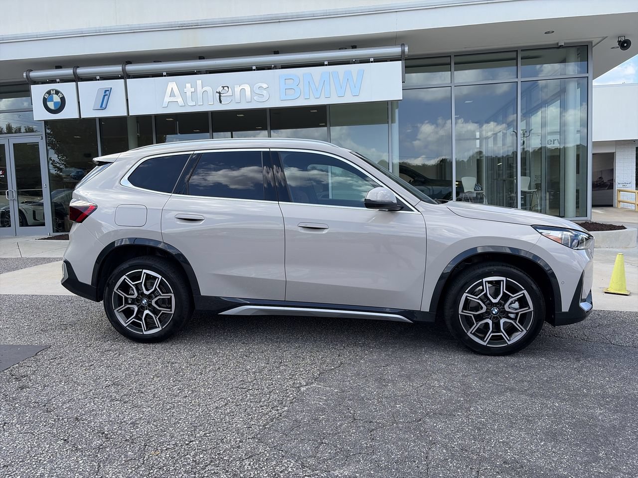 Used 2027 BMW X1 xDrive28i AWD/4WD image 9