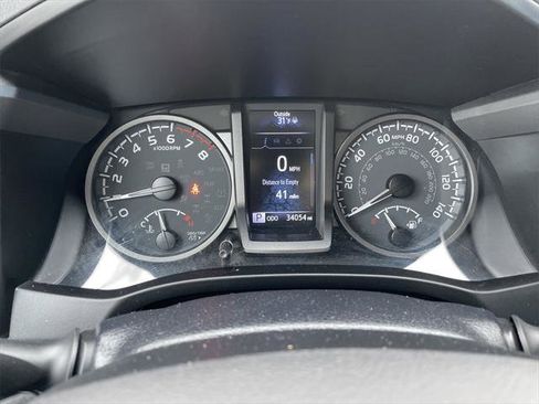 Certified 2022 Toyota Tacoma TRD Off-Road image 17