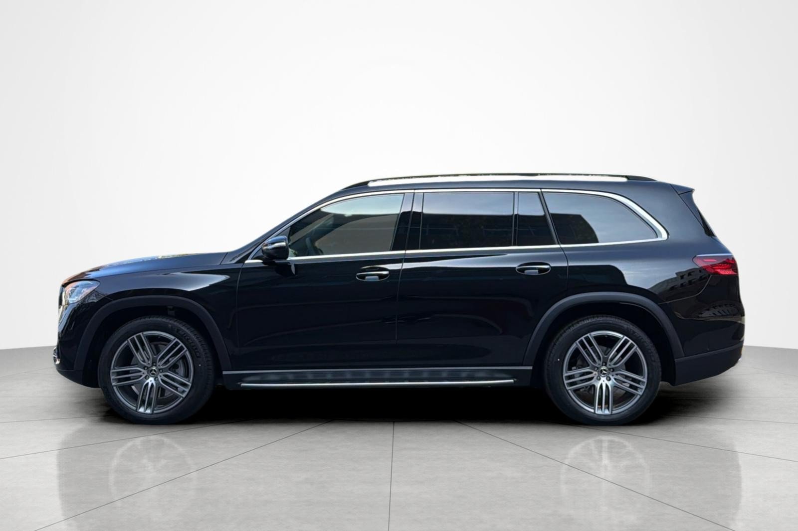 New 2026 Mercedes-Benz GLS 450 4MATIC image 2