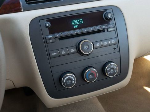 Used 2006 Buick Lucerne CX image 25