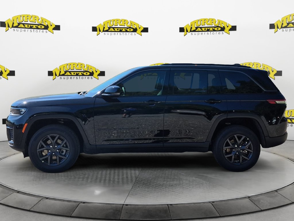 New 2027 Jeep Grand Cherokee Altitude RWD image 2