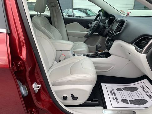 Used 2021 Jeep Cherokee Limited w/ Elite Package AWD/4WD image 30