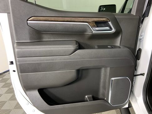 Used 2025 GMC Sierra 1500 Elevation image 17