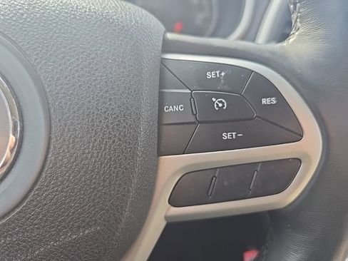 Used 2017 Jeep Cherokee Limited image 9