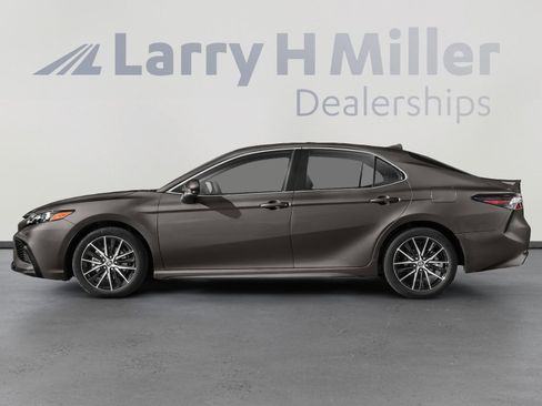 Used 2021 Toyota Camry SE w/ Carpet Mat Package (TMS) FWD image 3