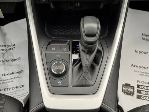 Used 2025 Toyota RAV4 LE image 36