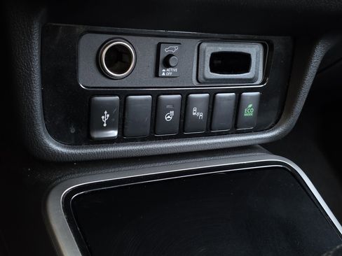 Used 2020 Mitsubishi Outlander LE image 18