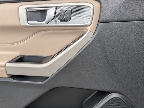 Used 2022 Ford Explorer Limited w/ Equipment Group 301A image 17