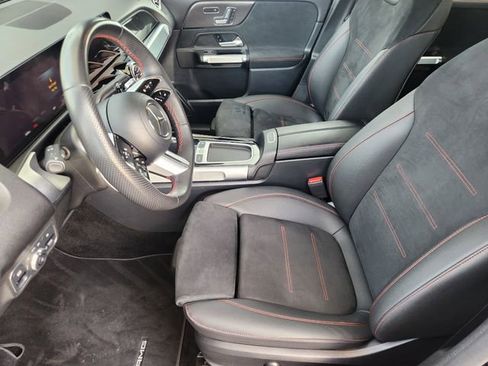 Used 2024 Mercedes-Benz GLB 250 image 9