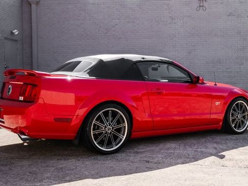 Used 2006 Ford Mustang GT Premium RWD image 32