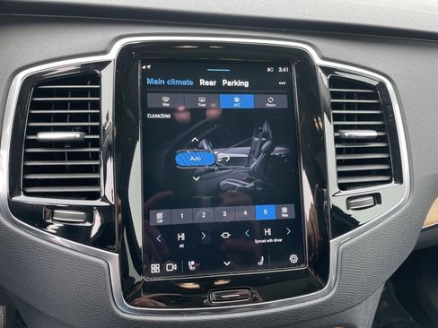 Used 2023 Volvo XC90 B5 Plus image 16