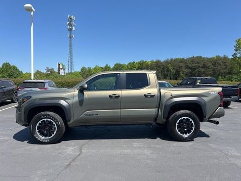 Used 2024 Toyota Tacoma TRD Off-Road AWD/4WD image 12