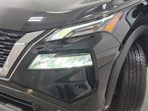 Used 2023 Nissan Rogue SV image 30