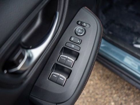 Used 2025 Honda HR-V Sport image 17