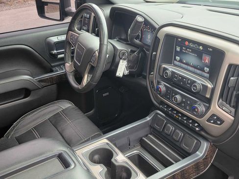 Used 2015 GMC Sierra 2500 Denali w/ Duramax Plus Package AWD/4WD image 10