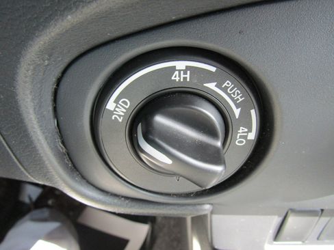 Used 2022 Nissan Frontier SV w/ Technology Package image 23