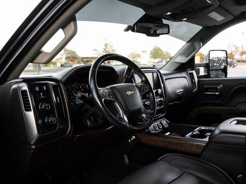 Used 2018 Chevrolet Silverado 2500 High Country w/ Duramax Plus Package image 17