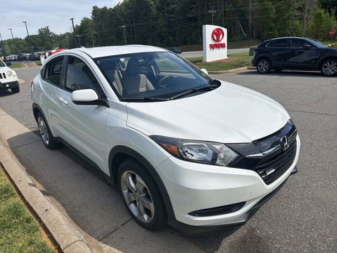 Used 2017 Honda HR-V LX image 12